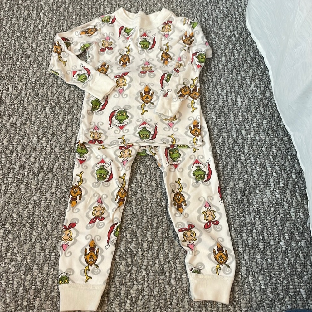 Hanna’s famous Grinch pajamas
